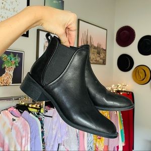 Steve Madden Dares Chelsea Ankle Bootie 